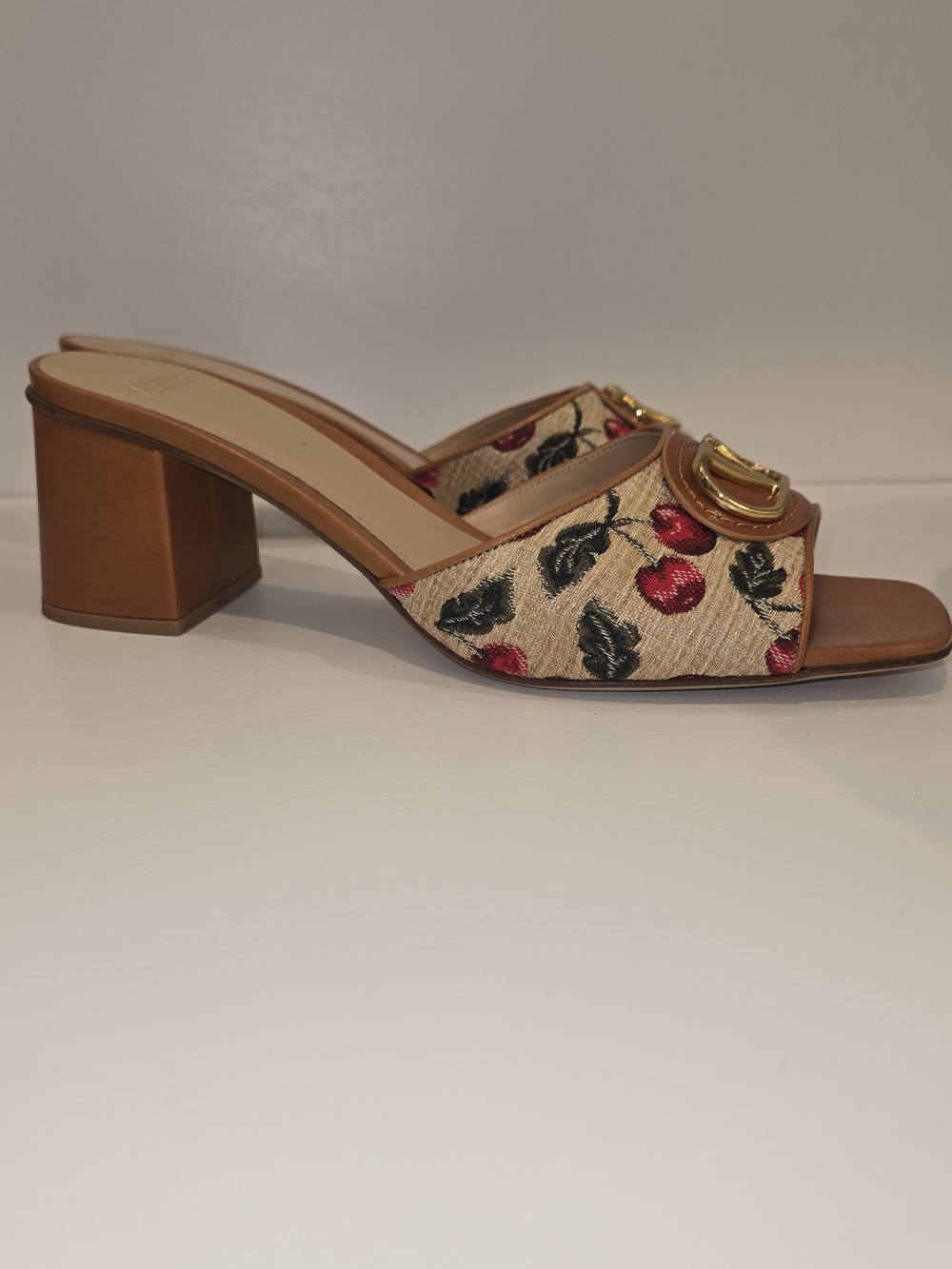 Valentino Garavani VLogo Cherryfic Cherry Sandals 40 - Picture 4 of 8